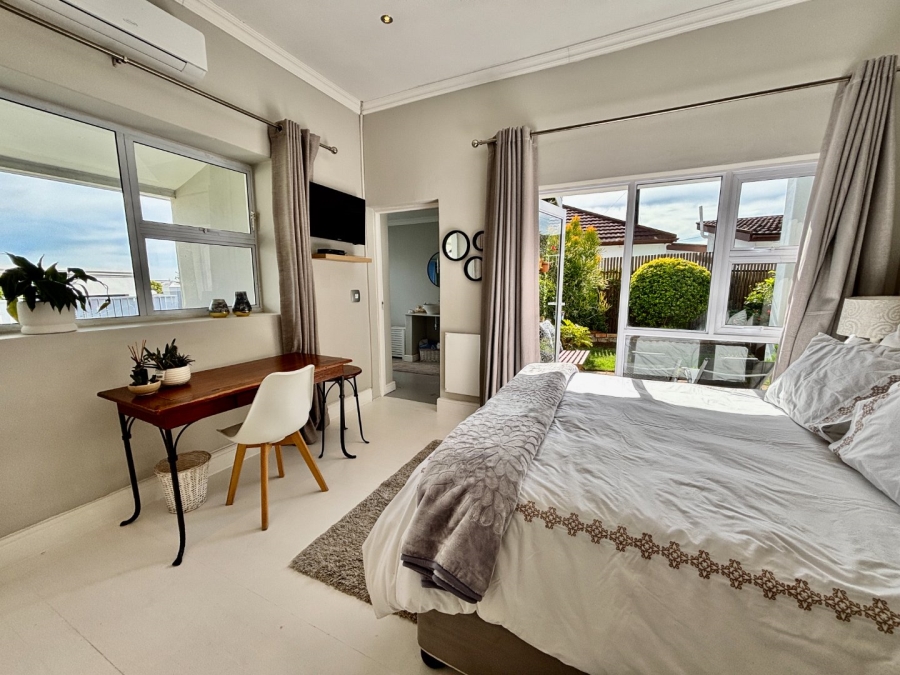 4 Bedroom Property for Sale in Gordons Bay Village Western Cape